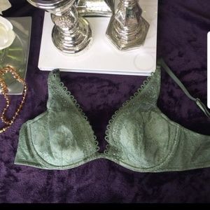 New Victoria’s Secret 36D Lace Bra Demi